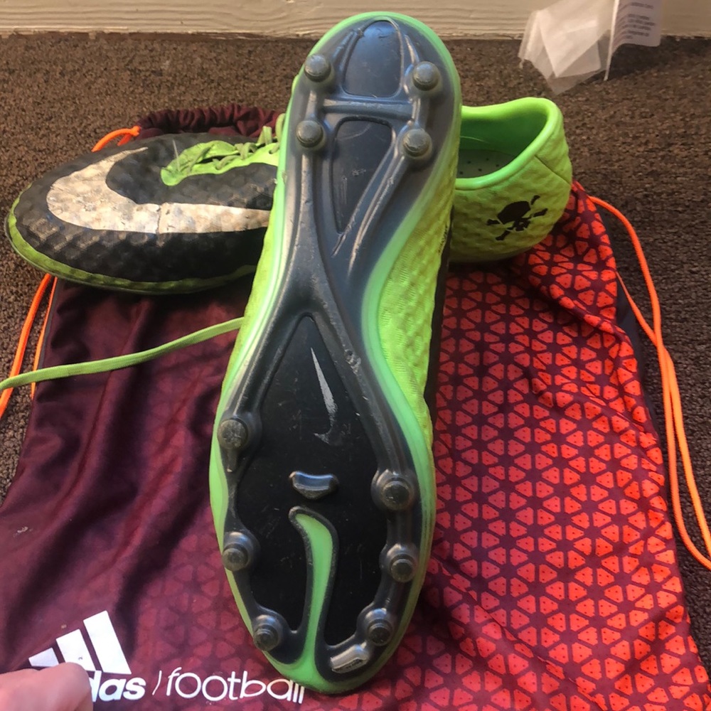 Nike Hypervenom Soccer Cleats - Picture 3 of 4